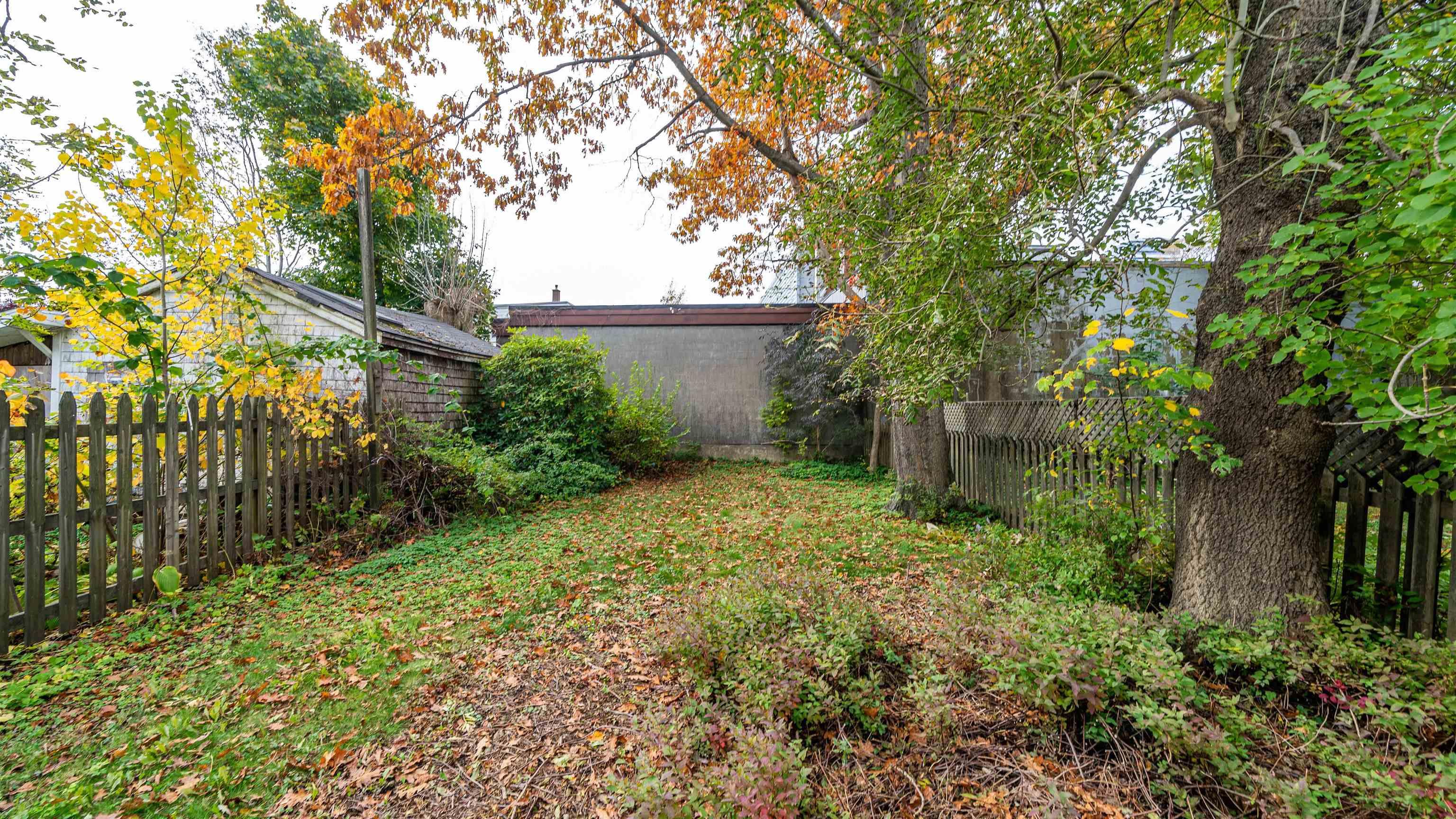 Thumbnail image for 2668 Belle Aire Terrace MLS<sup>®</sup> 202527033