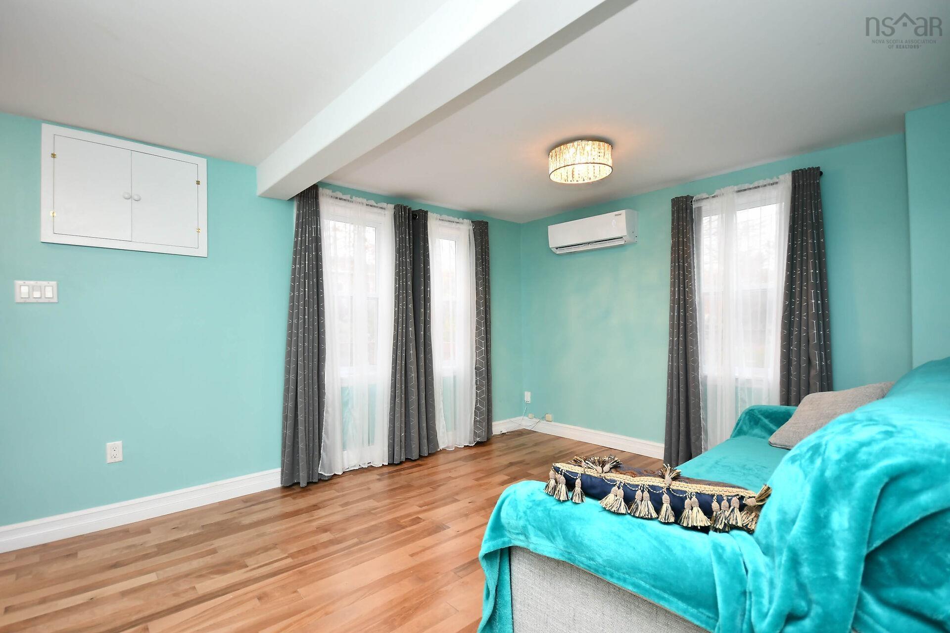 Thumbnail image for 12 Provost Street MLS<sup>®</sup> 202527272