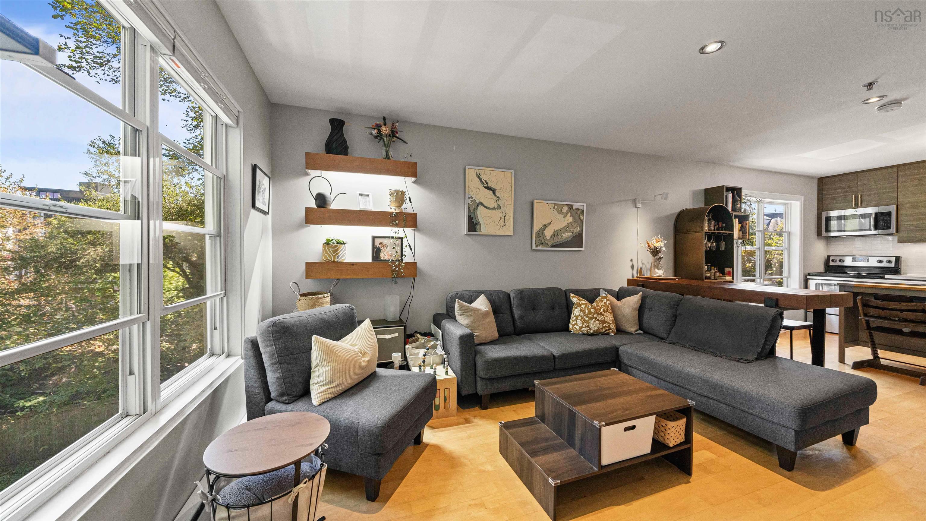 Thumbnail image for 4 2093 Creighton Street MLS<sup>®</sup> 202527345