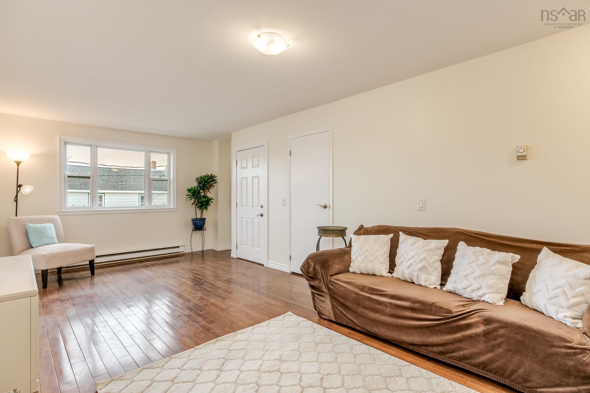 Thumbnail image for 34A Idlewylde Road MLS<sup>®</sup> 202527362