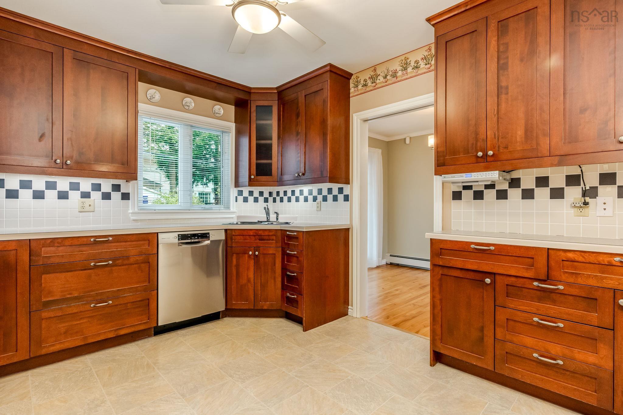 Thumbnail image for 51 Woodward Crescent MLS<sup>®</sup> 202527422