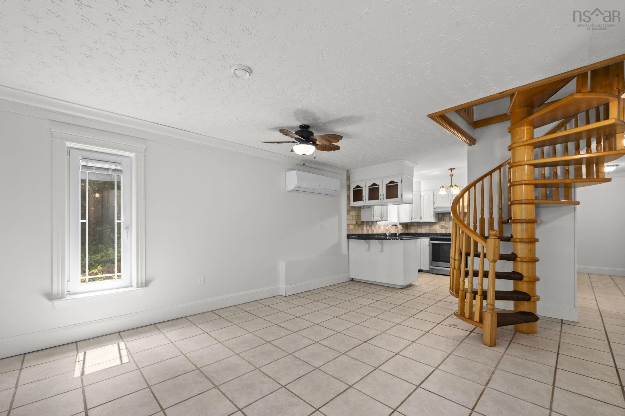 Thumbnail image for 333/335 Kings Road MLS<sup>®</sup> 202527512