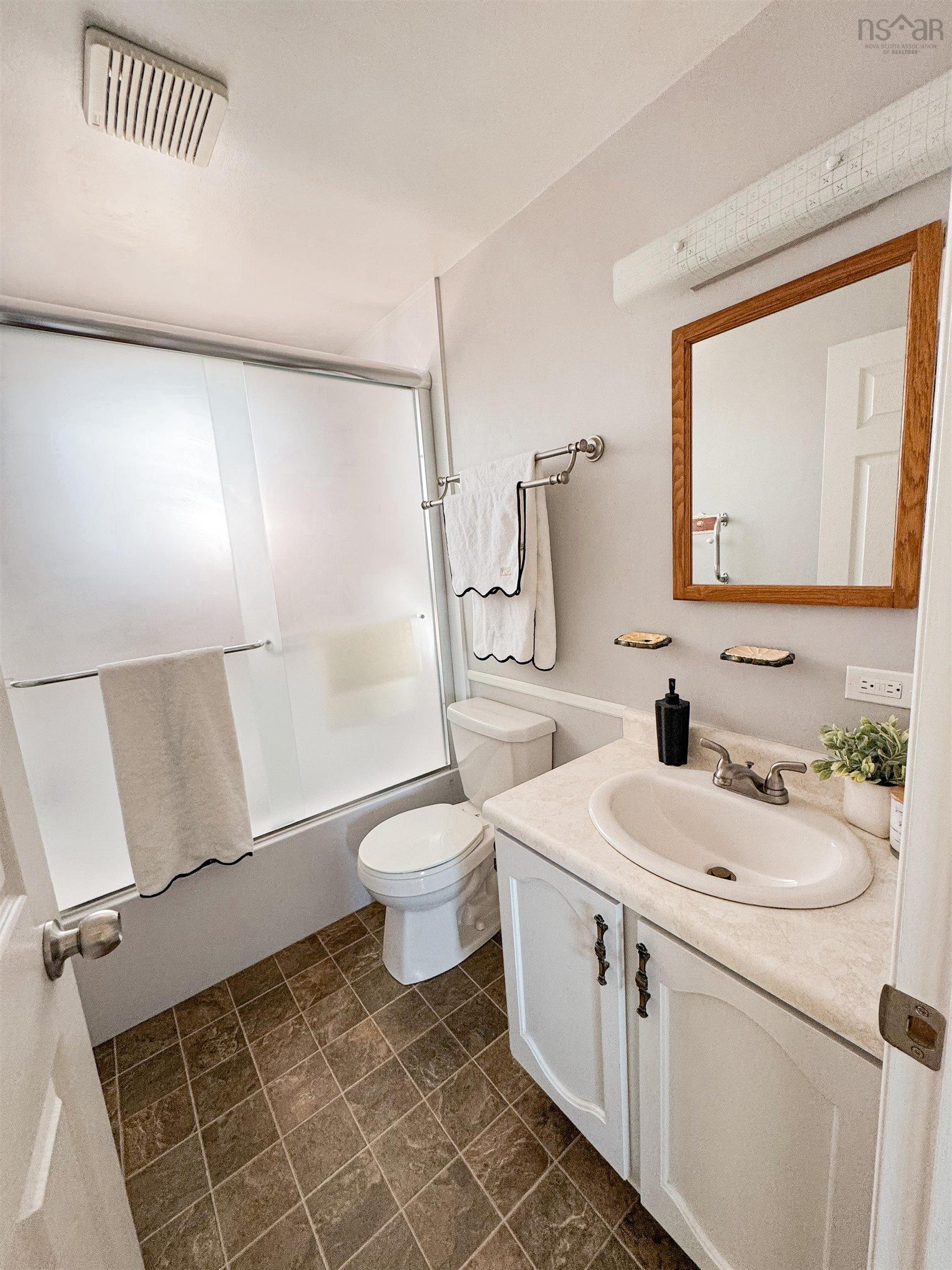 Thumbnail image for 40 Wentworth Circle MLS<sup>®</sup> 202527513