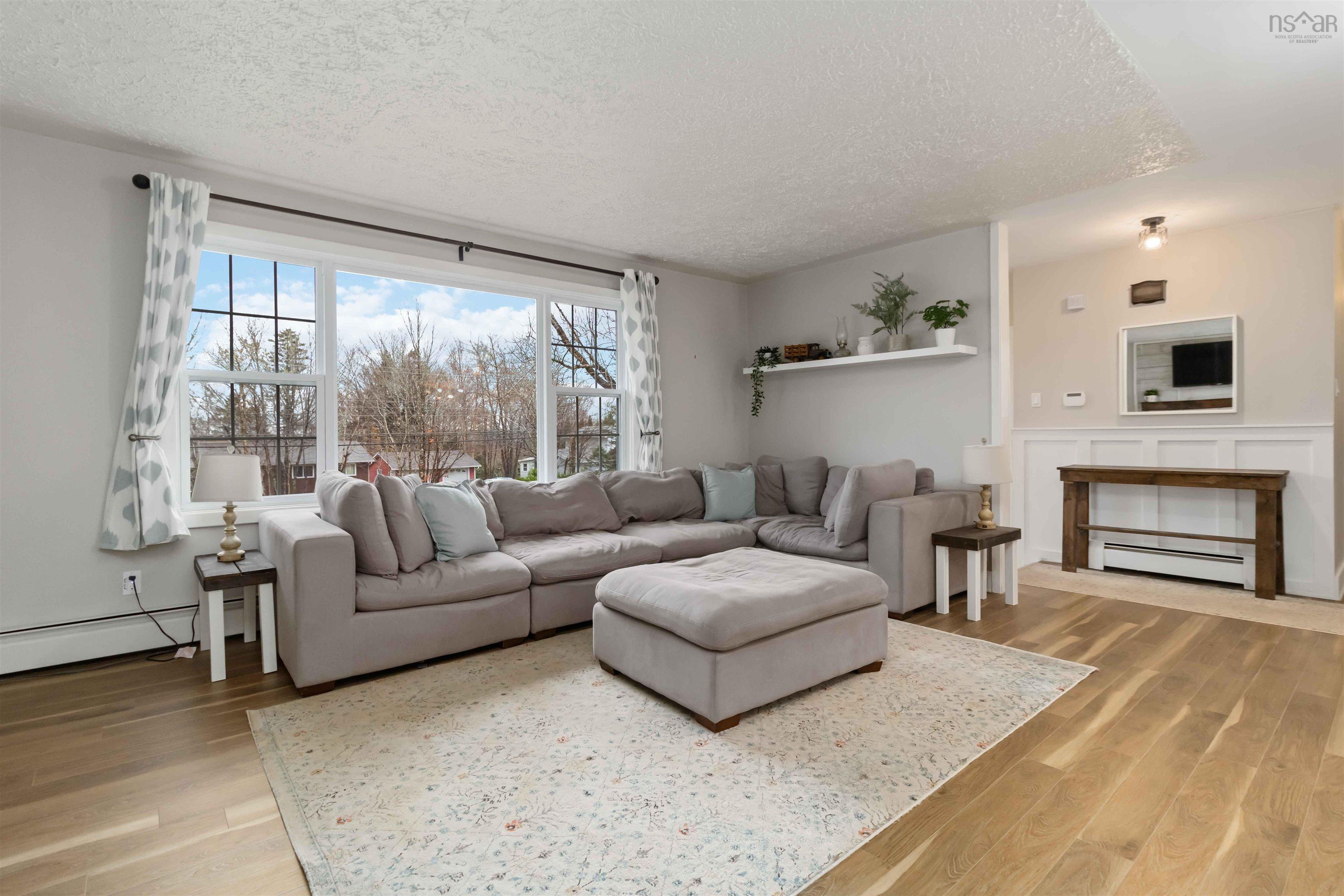 Thumbnail image for 167 Pinetree Crescent MLS<sup>®</sup> 202527634