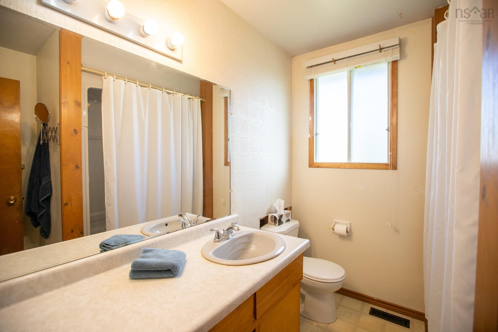 Thumbnail image for 15 Hollyoake Lane MLS<sup>®</sup> 202528498