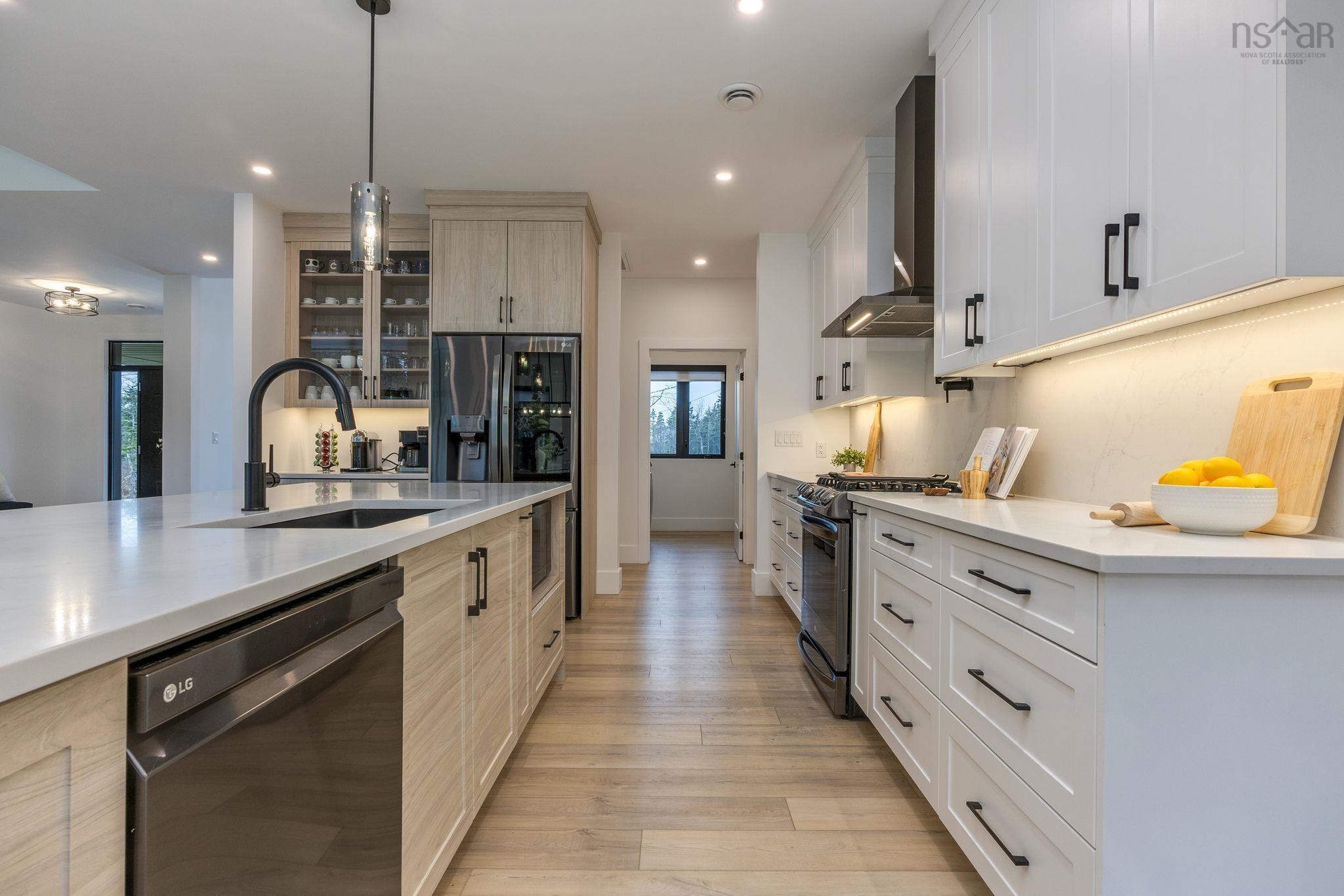 Thumbnail image for 64 Shady Vista Drive MLS<sup>®</sup> 202528560