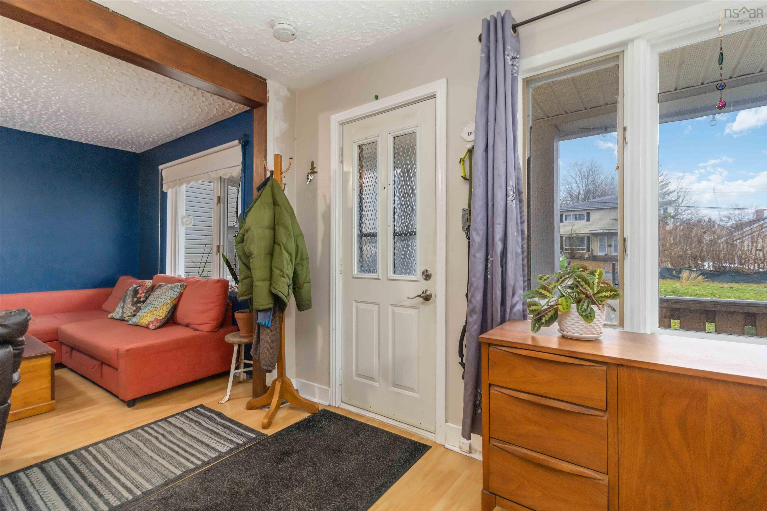 Thumbnail image for 12 Adelaide Avenue MLS<sup>®</sup> 202528673