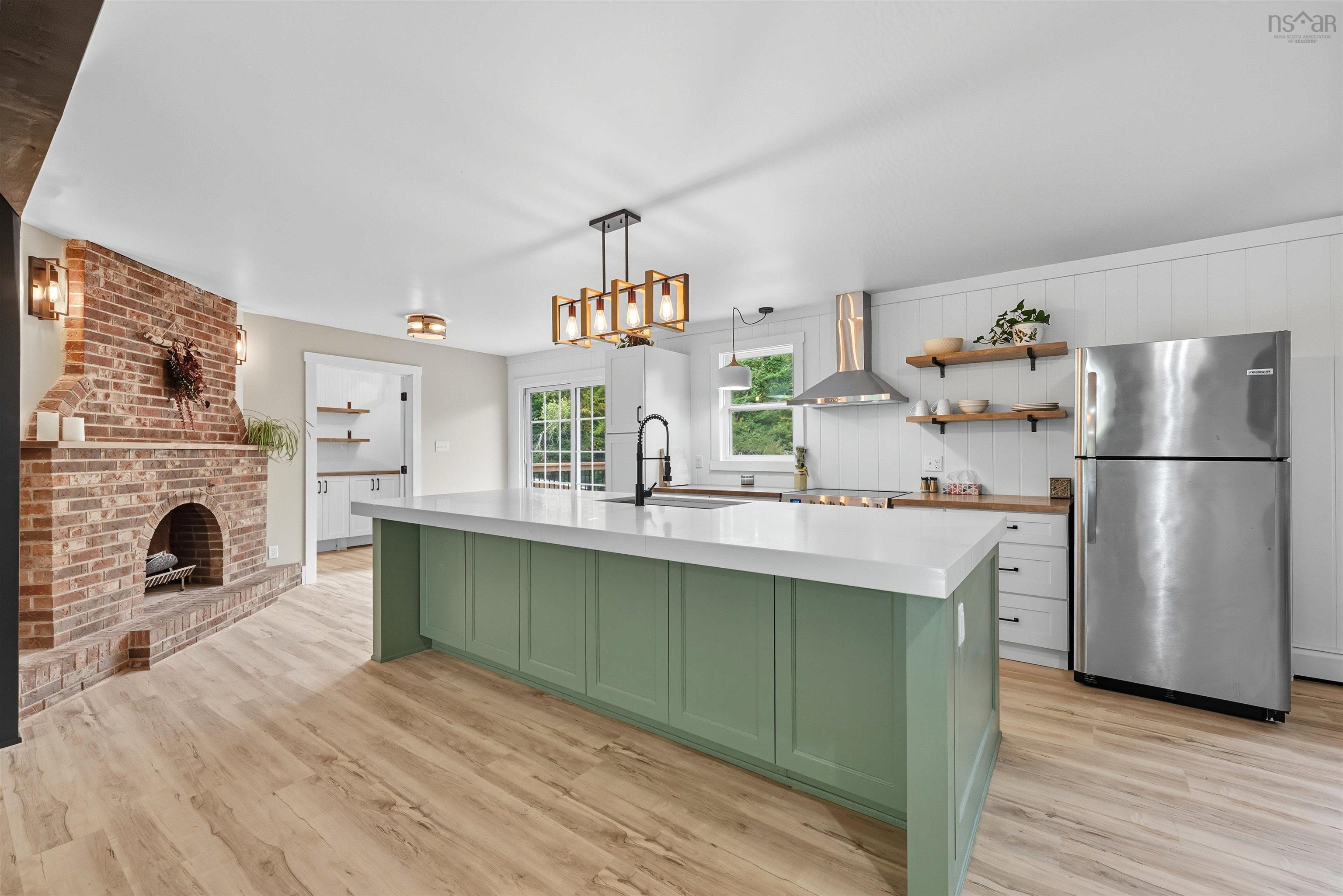 Thumbnail image for 463 South Rawdon Road MLS<sup>®</sup> 202528702