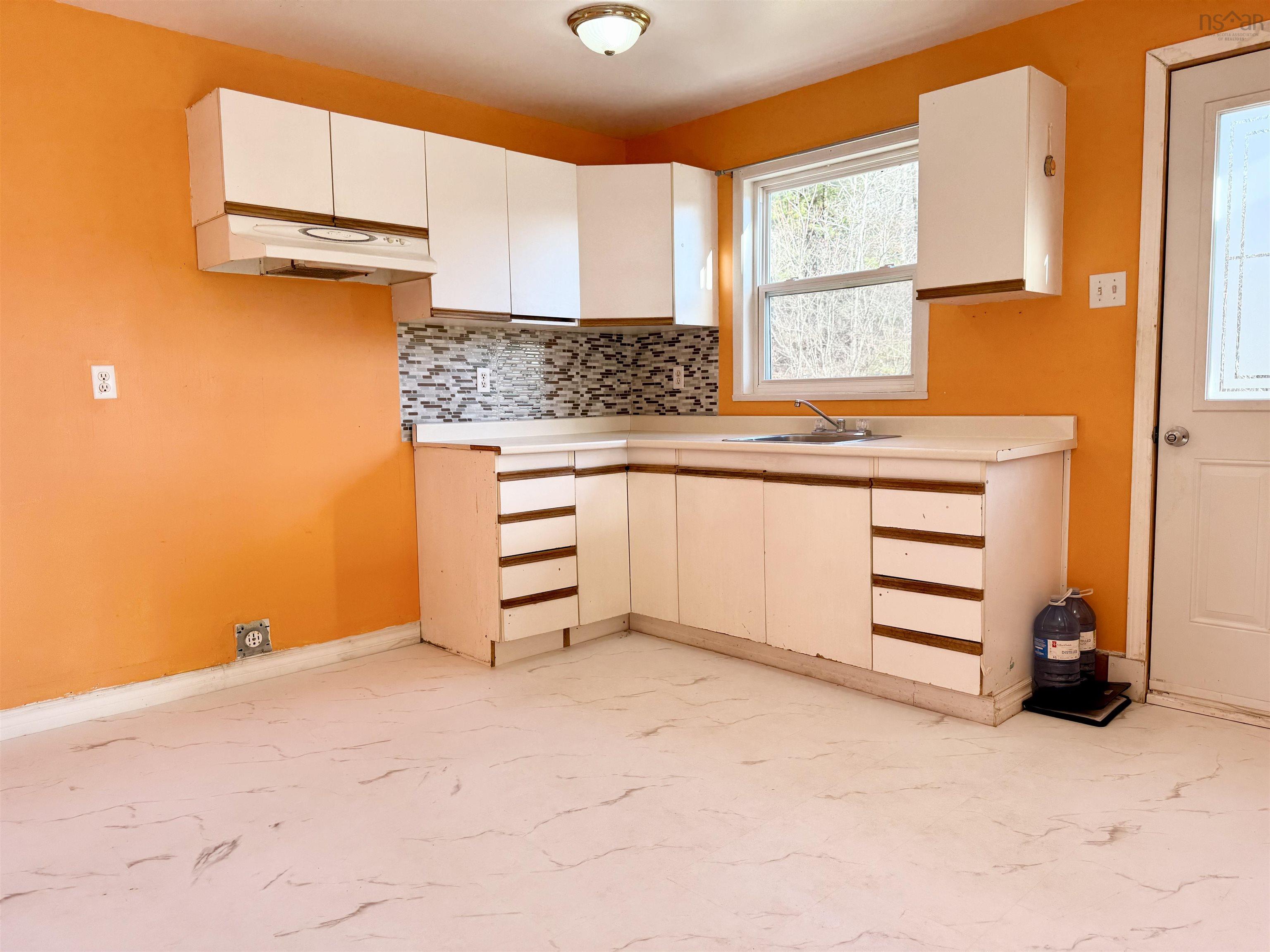 Thumbnail image for 2693 Sackville Drive MLS<sup>®</sup> 202528736