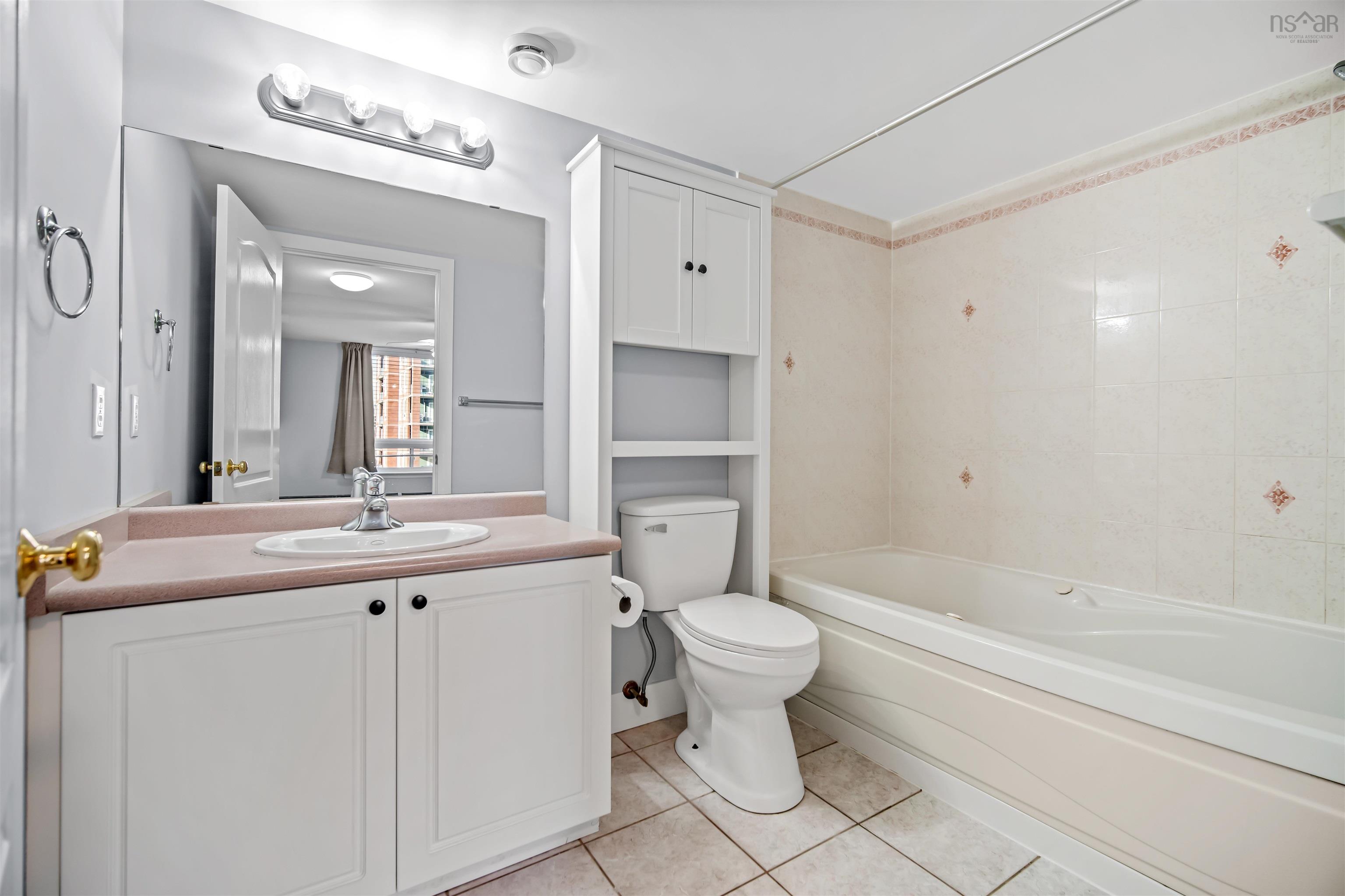 Thumbnail image for 201 40 Regency Park Drive MLS<sup>®</sup> 202528973