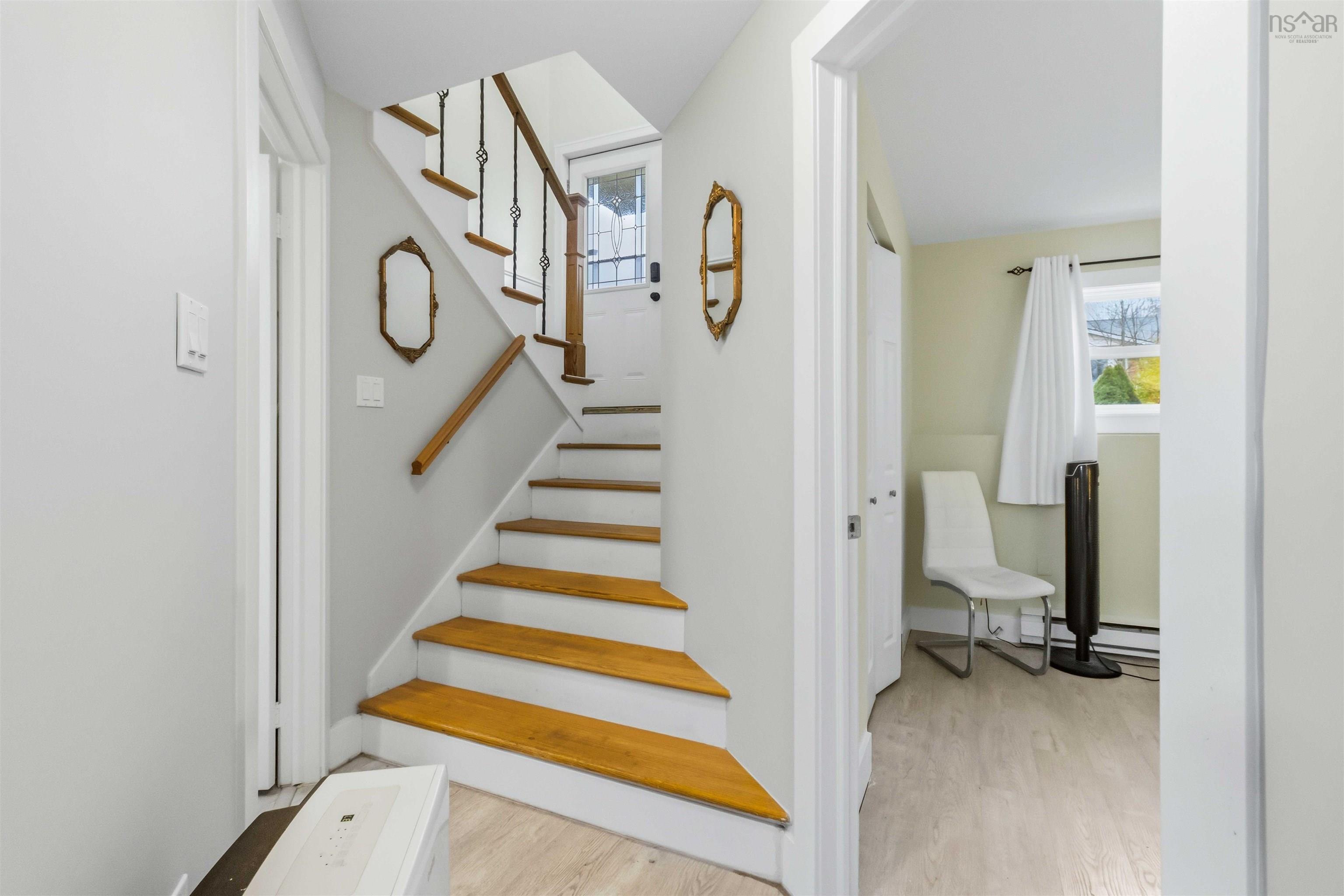 Thumbnail image for 10 Thorncrest Court MLS<sup>®</sup> 202528998