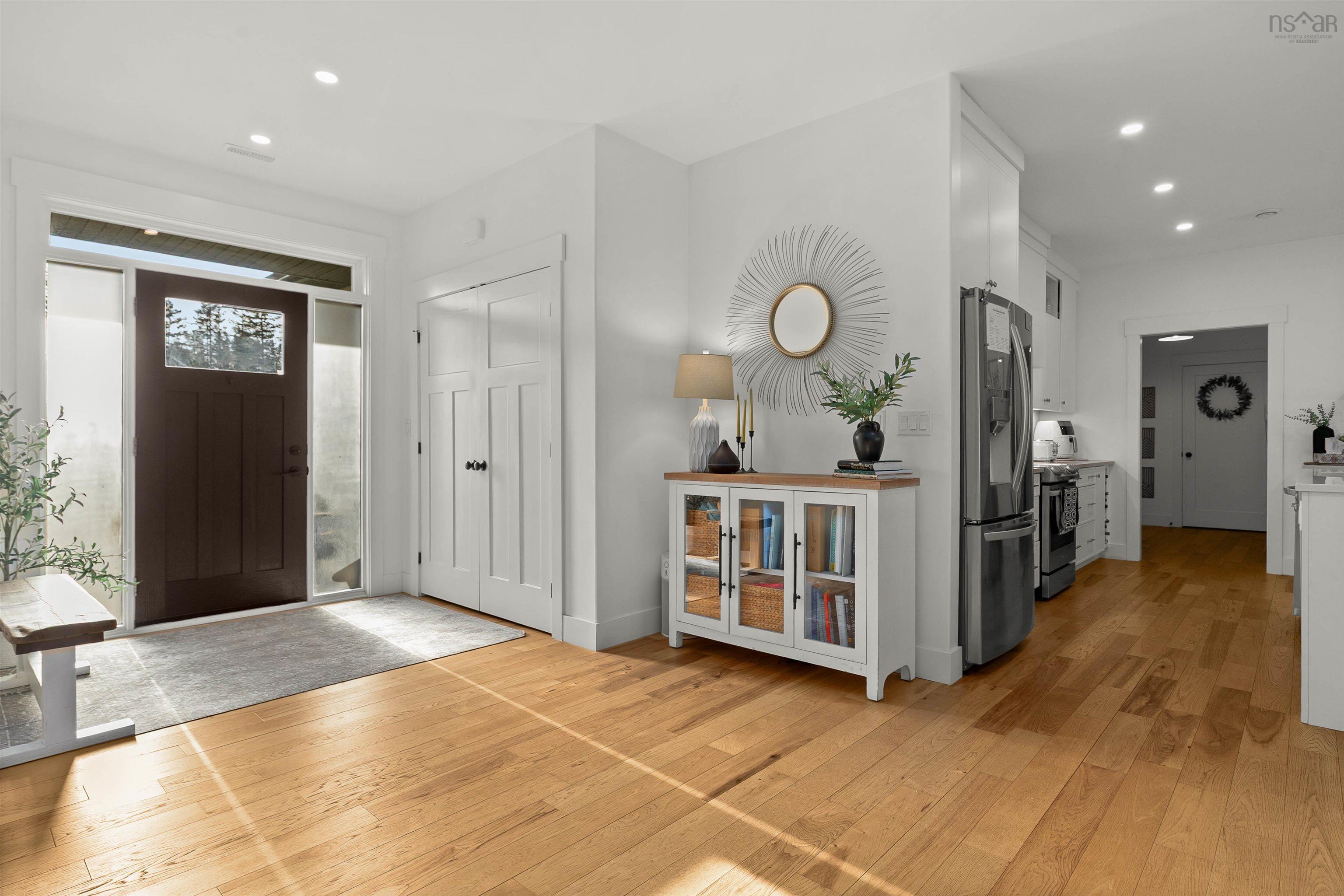 Thumbnail image for 1052 Voyageur Way MLS<sup>®</sup> 202529021