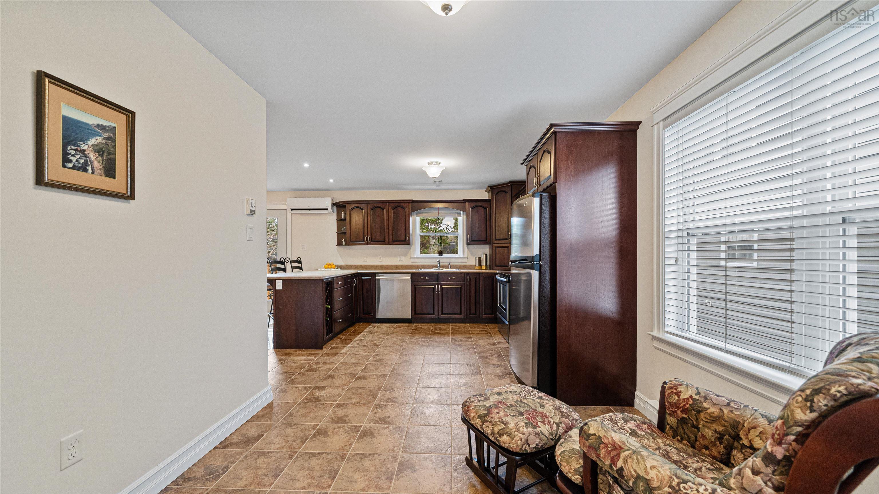 Thumbnail image for 934 Basinview Drive MLS<sup>®</sup> 202529065