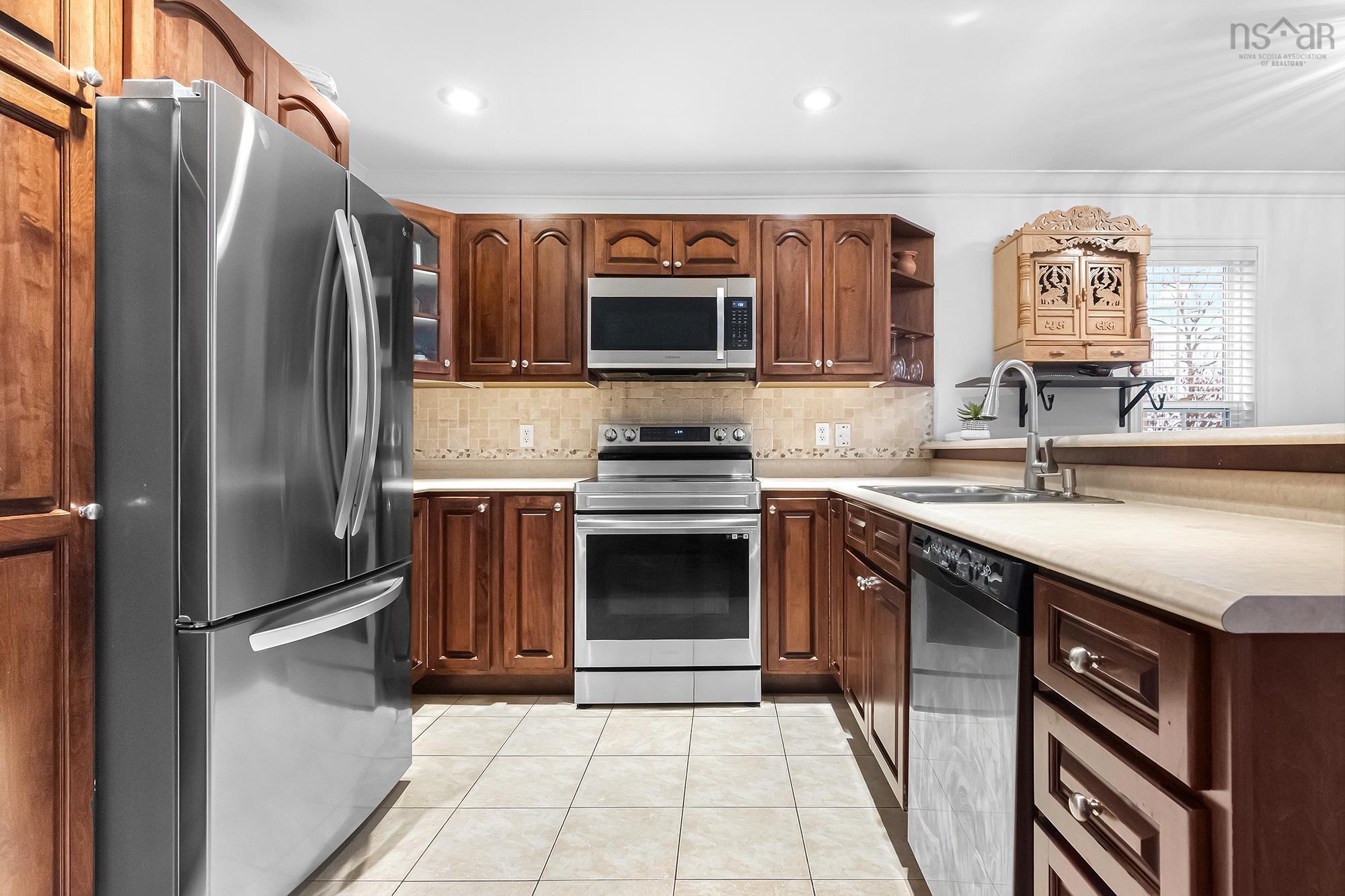 Thumbnail image for 18 Outrigger Crescent MLS<sup>®</sup> 202529080